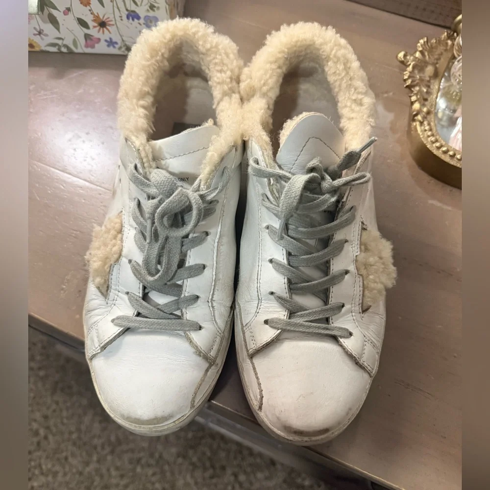 Authentic Golden goose shearling superstar sneaker! Size 8!